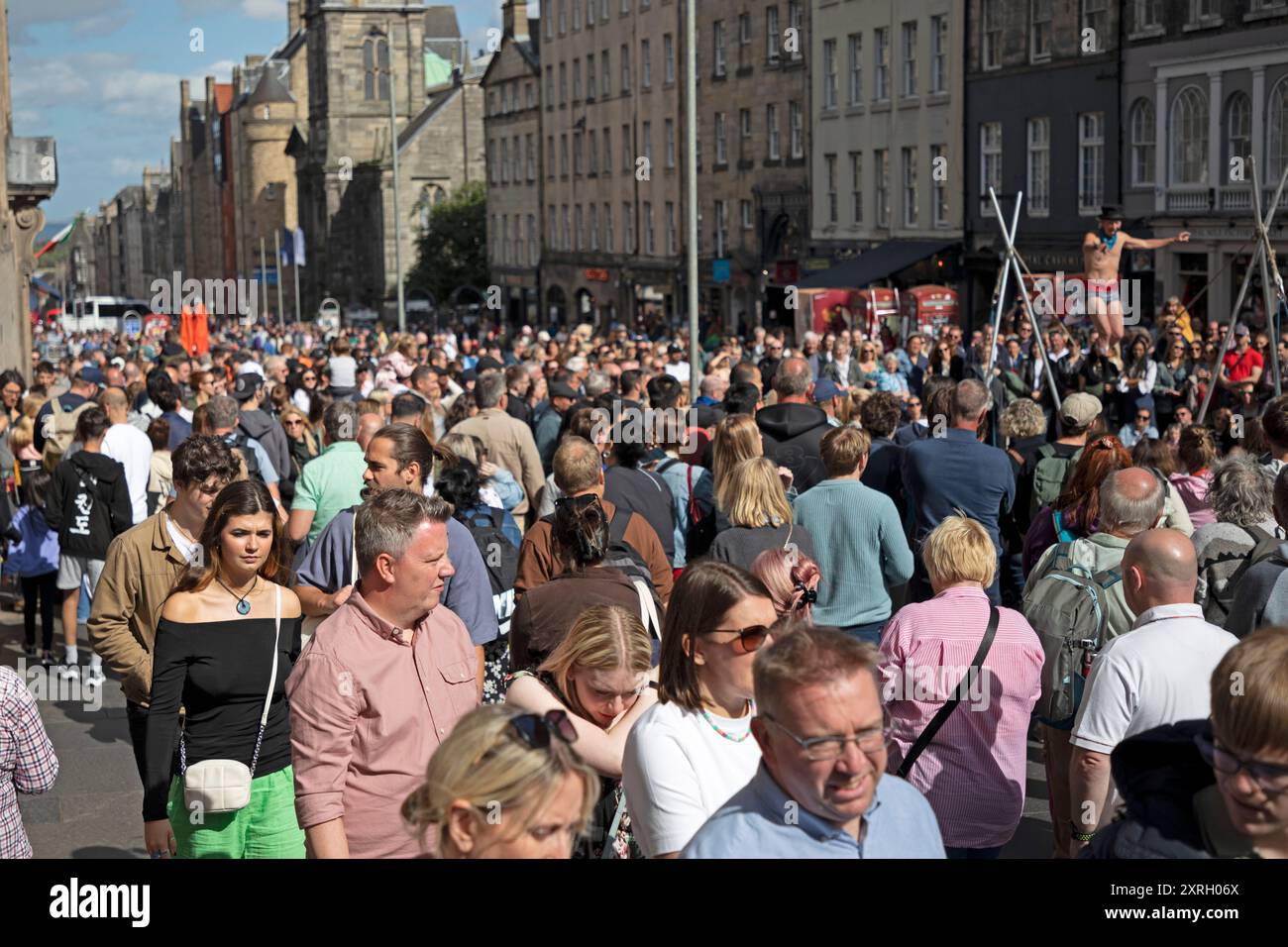 Royal Mile, Édimbourg, Écosse, Royaume-Uni. 10 août 2024. Fin de la première semaine autour de la rue animée High Street et du centre-ville sur un autre samedi venteux et bruyant avec une vitesse de vent de 35km/h crédit : Arch White/Alamy Live news. Banque D'Images