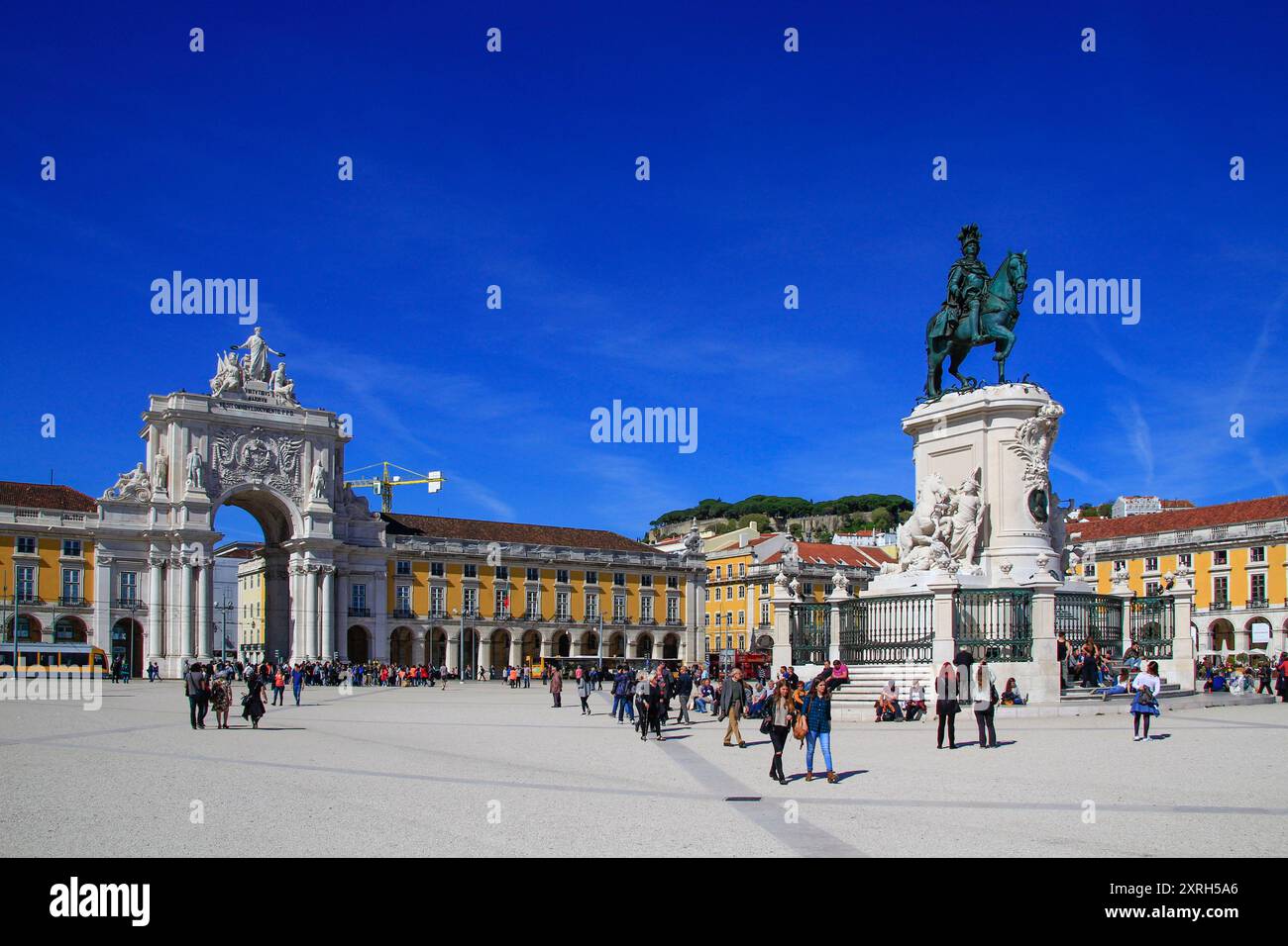 Lisbonne, Portugal. Statue du roi José I et Arco da Rua Augusta sur la place Praca de Comercio. 28 mars 2017 Banque D'Images