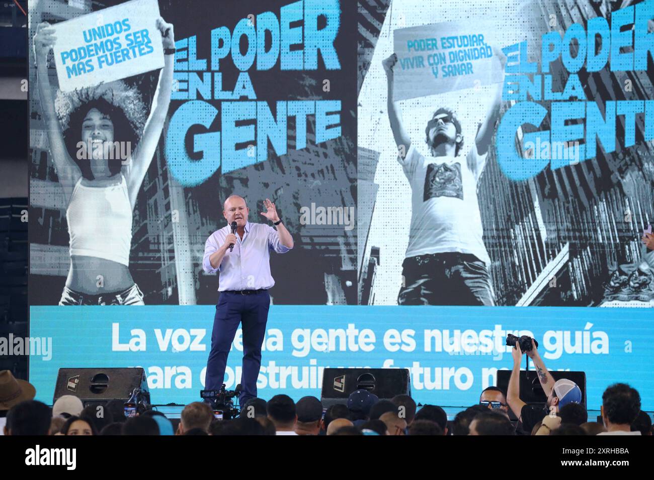 GYE CONVENTION RC Guayaquil, samedi 10 août 2024 dans le colisée fermé Voltaire Paladines Polo, le militantisme du mouvement Révolution citoyenne RC5, a tenu sa convention nationale, où ils ont officiellement annoncé leur binôme pour les prochaines élections photos CÃ sar Munoz API Guayaquil Guayaquil Guayas Ecuador POL GYE CONVENCIONRC dabc22fe64478f3725e1added299d4b Copyright : xCÃ sarxMunozx Banque D'Images