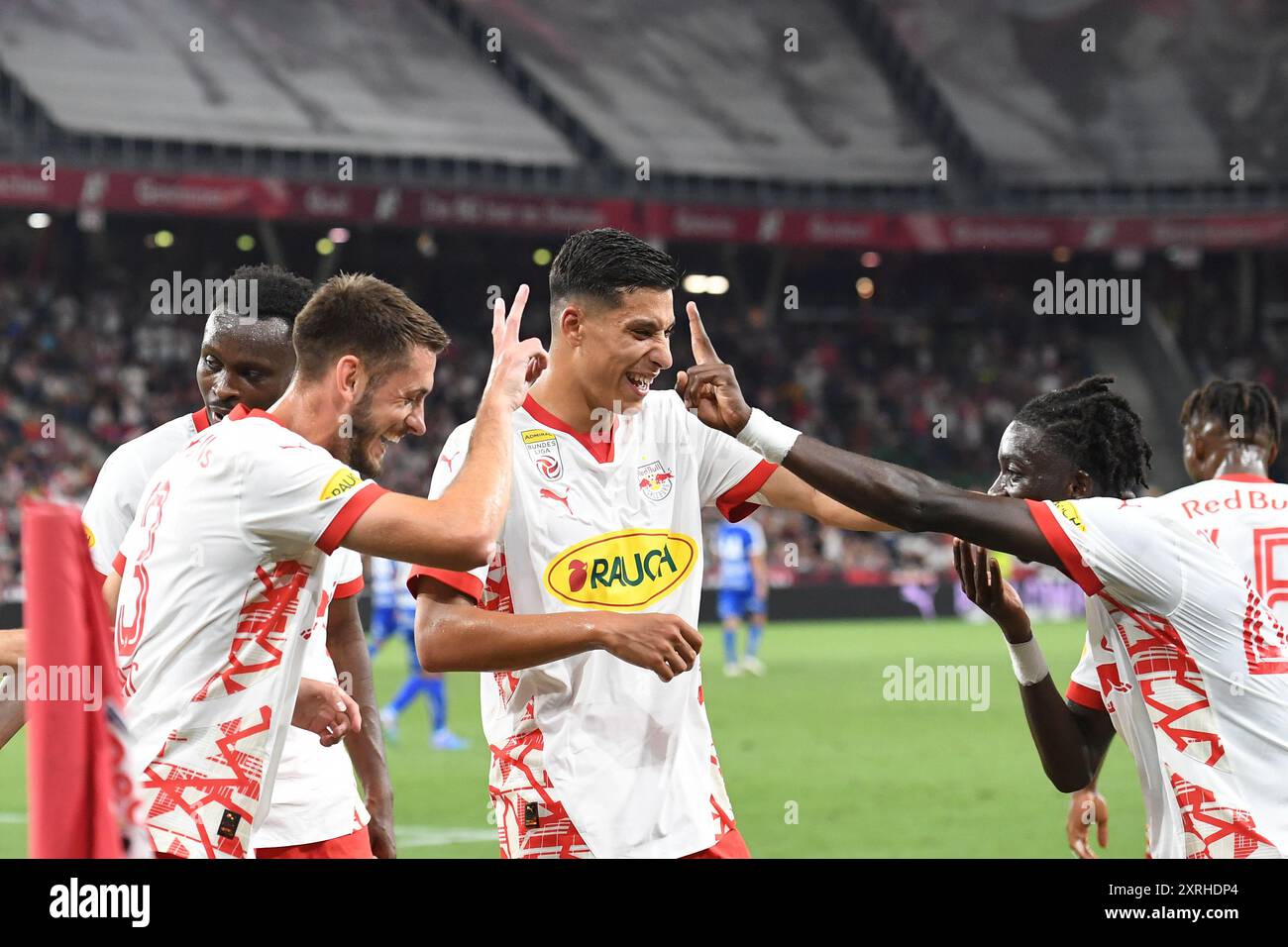 Salzbourg, Autriche. 10 août 2024. SALZBOURG, AUTRICHE - 10 AOÛT : les joueurs du FC Red Bull Salzbourg célèbrent leur but au match de l'Admiral Bundesliga entre le FC Red Bull Salzburg et le FC Blau-Weiss Linz au Red Bull Arena le 10 août 2024 à Salzbourg, Autriche.240810_SEPA_24_030 - 20240810_PD20499 crédit : APA-PictureDesk/Alamy Live News Banque D'Images