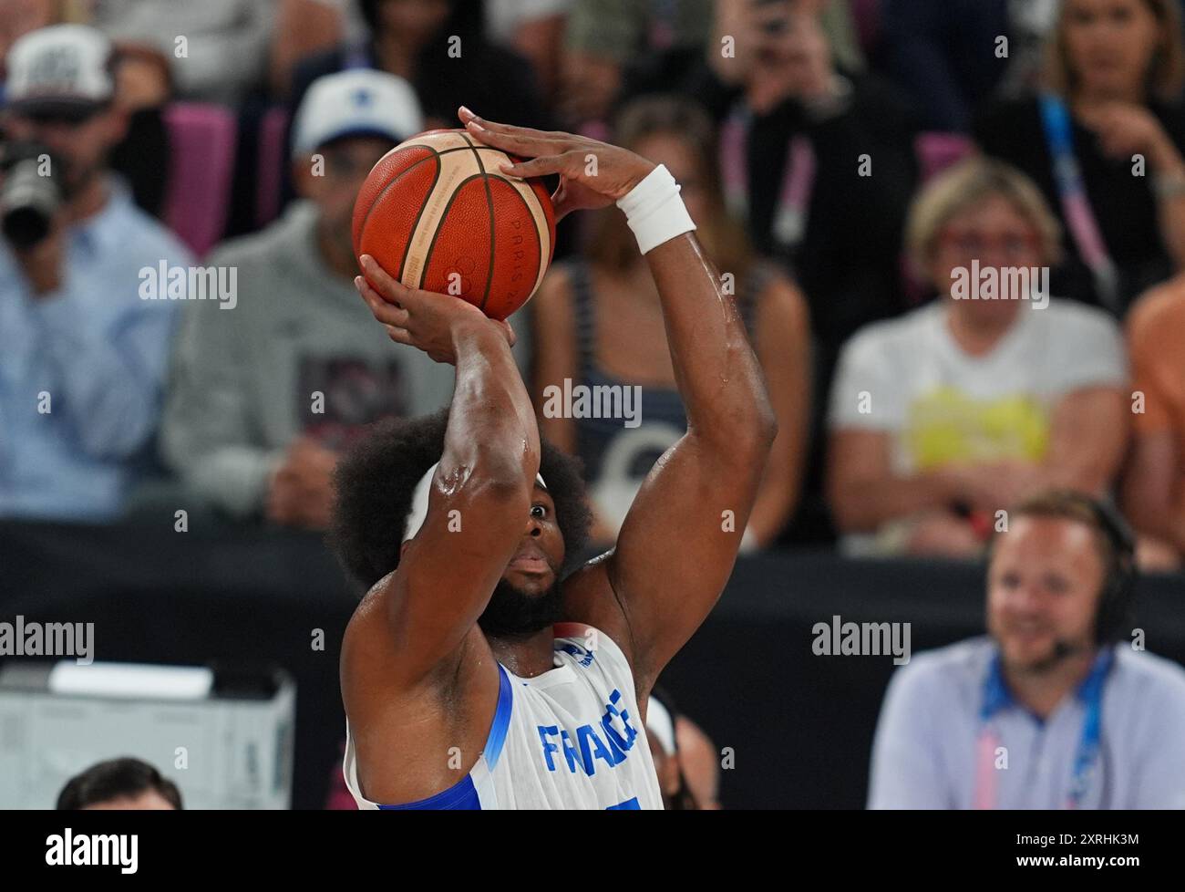 Paris, France. 10 août 2024 : Guerschon Yabusele (France) en action lors de la finale de basket-ball masculin entre la France et les États-Unis le jour 15 des Jeux Olympiques à Bercy Arena, Paris, France. Ulrik Pedersen/CSM. Crédit : Cal Sport Media/Alamy Live News Banque D'Images