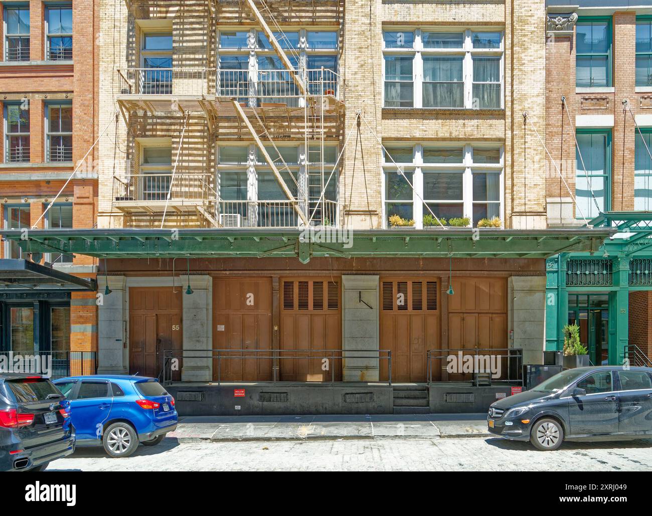 55 North Moore Street, Tribeca West Historic District, est un entrepôt de 1890 converti en appartements coopératifs au-dessus de l'espace commercial du rez-de-chaussée. Banque D'Images