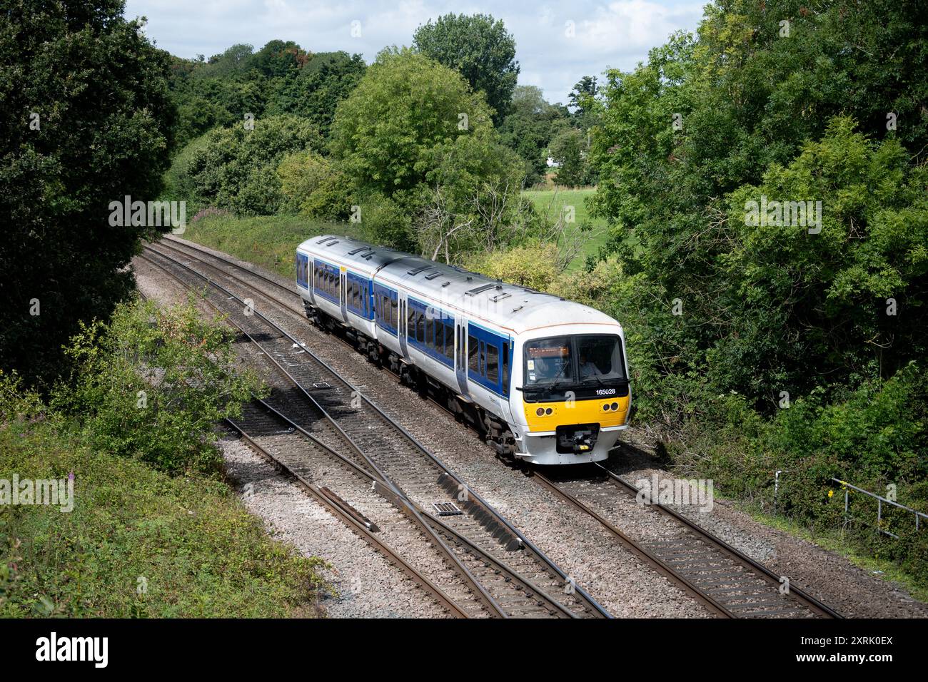 Train diesel de classe 165 de Chiltern Railways à Hatton Bank, Warwickshire, Angleterre, Royaume-Uni Banque D'Images