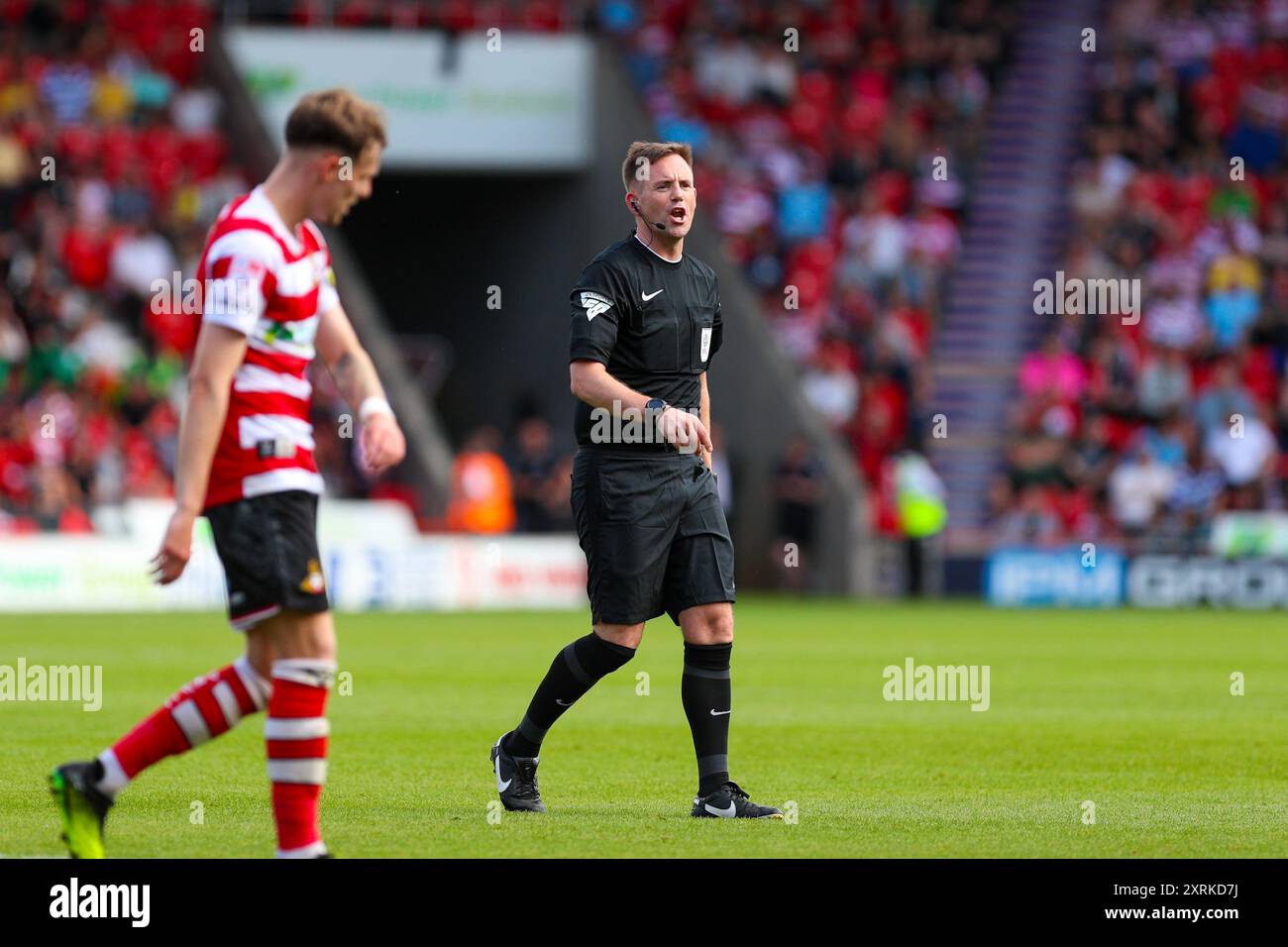 ECO - Power Stadium, Doncaster, Angleterre - 10 août 2024 arbitre Ross Joyce - pendant le match Doncaster Rovers v Accrington Stanley, Sky Bet League Two, 2024/25, Eco - Power Stadium, Doncaster, Angleterre - 10 août 2024 crédit : Mathew Marsden/WhiteRosePhotos/Alamy Live News Banque D'Images