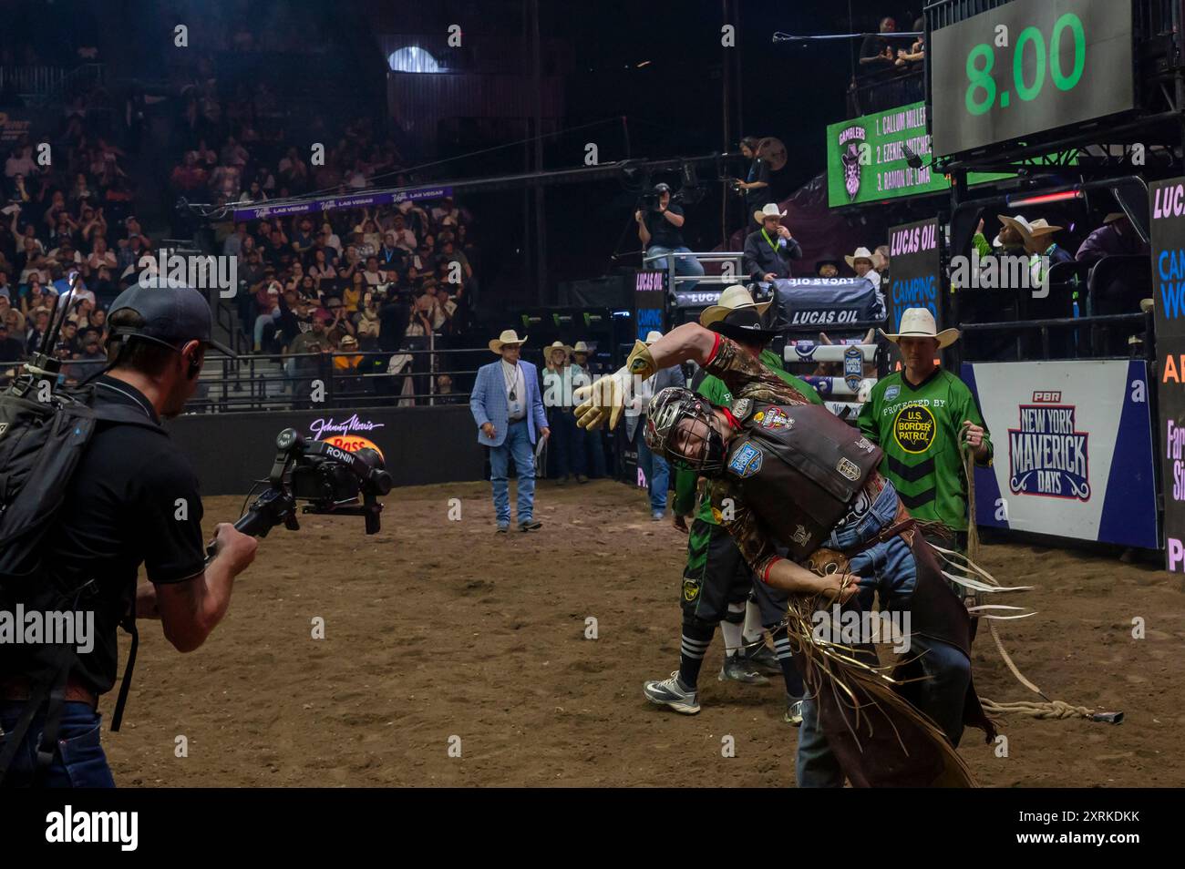 New York, New York, États-Unis. 10 août 2024. (SPT) New York Mavericks's PBR Camping World Team Series Homestand, Maverick Days. 10 août 2024, New York, New York, États-Unis : Paulo Eduardo Rossetto du Missouri Thunder monte Tijuana en deux étapes dans le match 3 lors de l'événement des Mavericks PBR Camping World Team Series Homestand, Maverick Days au Barclays Center le 10 août 2024 dans le quartier de Brooklyn à New York. (Crédit image : © Ron Adar/TheNEWS2 via ZUMA Press Wire) USAGE ÉDITORIAL SEULEMENT! Non destiné à UN USAGE commercial ! Banque D'Images