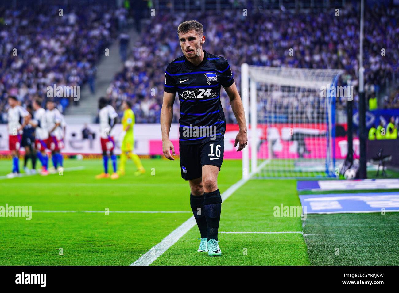 Jonjoe Kenny (Hertha BSC, #16) GER, Hamburger SV v. Hertha BSC, Fussball, 2. Bundesliga, Spieltag 2, saison 2024/2025, 10.08.2024 LES RÈGLEMENTS du LDF INTERDISENT TOUTE UTILISATION DE PHOTOGRAPHIES COMME SÉQUENCES D'IMAGES ET/OU QUASI-VIDÉO Foto : Eibner-Pressefoto/Marcel von Fehrn Banque D'Images