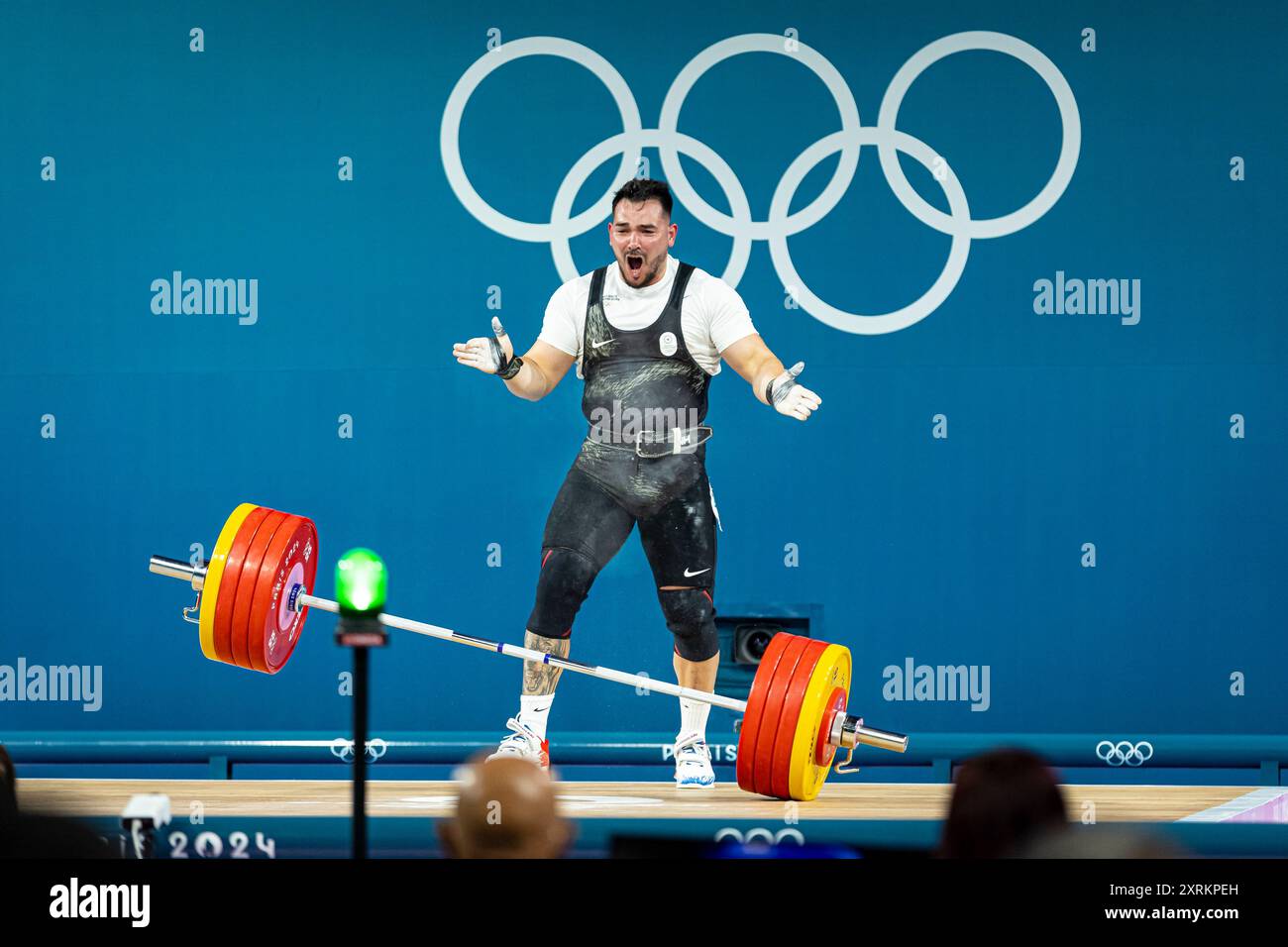 Paris, France. 10 août 2024. Jeux Olympiques, finale d'haltérophilie masculine au South Paris Arena. Ramiro Mora Romero, équipe de réfugiés. Crédit : ABEL F. ROS/Alamy Live News Banque D'Images