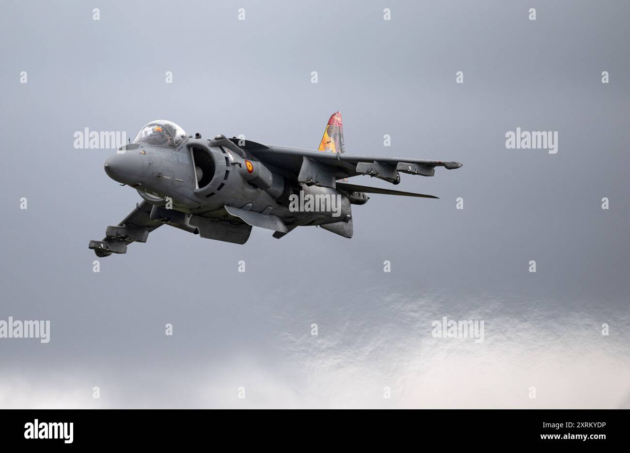 Marine espagnole McDonnell Douglas AV-8B Harrier II lors de l'exposition en vol au Royal International Air Tattoo 2024 Banque D'Images