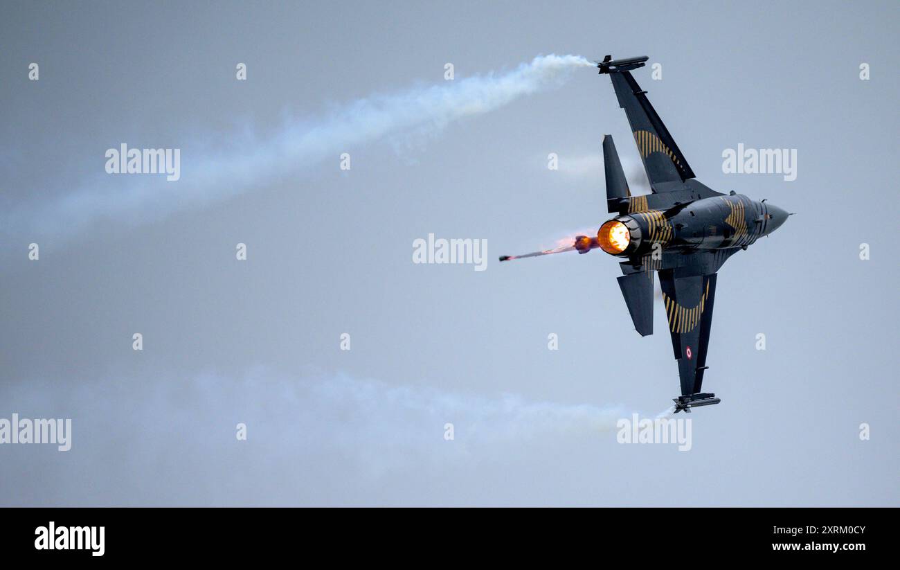 Équipe de démonstration « Solo Turk » de l'armée de l'air turque, F-16C Fighting Falcon lors de l'exposition aérienne au Royal International Air Tattoo Banque D'Images