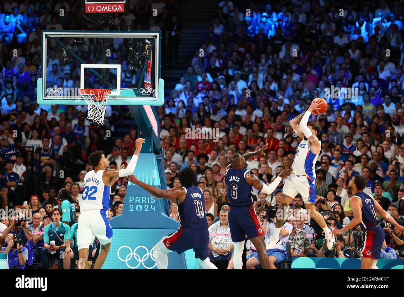 Paris, France. 10 août 2024. Julien Mattia/le Pictorium - basket-ball 5X5 - finale - France-USA - Paris 2024 - 10/08/2024 - France/Seine Saint Denis/Paris - lors de la finale 5X5 Basketball des Jeux Olympiques de Paris, entre la France et les Etats-Unis, à l'Arena Bercy, le 10 août 2024. Crédit : LE PICTORIUM/Alamy Live News Banque D'Images