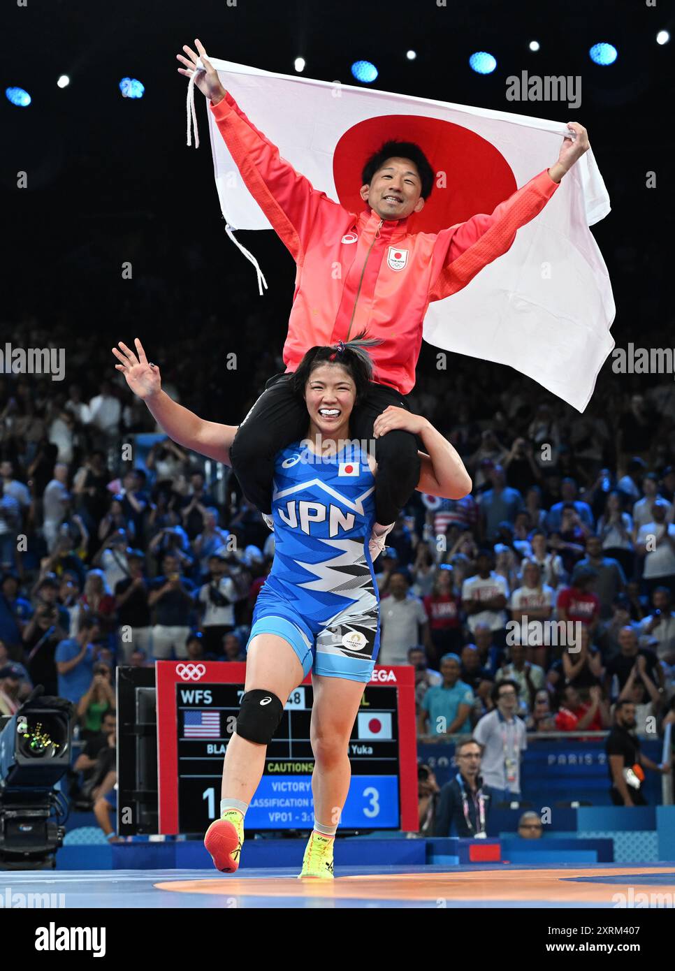 Paris, France. 11 août 2024. Kagami Yuka, du Japon, concourt avec Kennedy Alexis Blades, des États-Unis, lors du match final féminin de 76 kg nage libre aux Jeux Olympiques de Paris 2024 à Paris, France, le 11 août 2024. Crédit : Wu Wei/Xinhua/Alamy Live News Banque D'Images