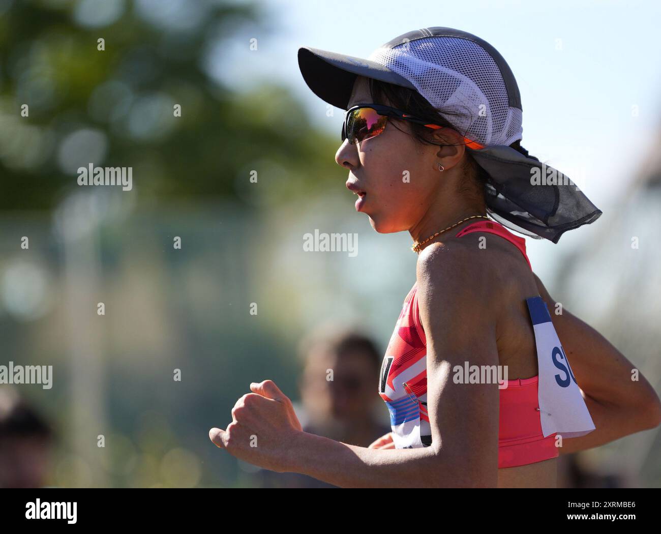 La japonaise Yuka Suzuki concourt en route pour terminer sixième du marathon féminin aux Jeux Olympiques de Paris le 11 août 2024 à Paris. (Kyodo)==photo Kyodo via Credit : Newscom/Alamy Live News Banque D'Images