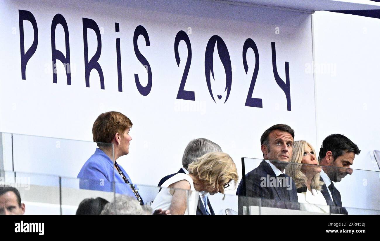 Paris, France. 11 août 2024. Le président français Emmanuel Macron, son épouse Brigitte et le président de Paris 2024 Tony Estanguet photographiés lors de la cérémonie de clôture des Jeux Olympiques de Paris 2024 le dimanche 11 août 2024 à Paris, France. Les Jeux de la XXXIIIe Olympiade se déroulent à Paris du 26 juillet au 11 août. La délégation belge compte 165 athlètes en compétition dans 21 sports. BELGA PHOTO JASPER JACOBS crédit : Belga News Agency/Alamy Live News Banque D'Images