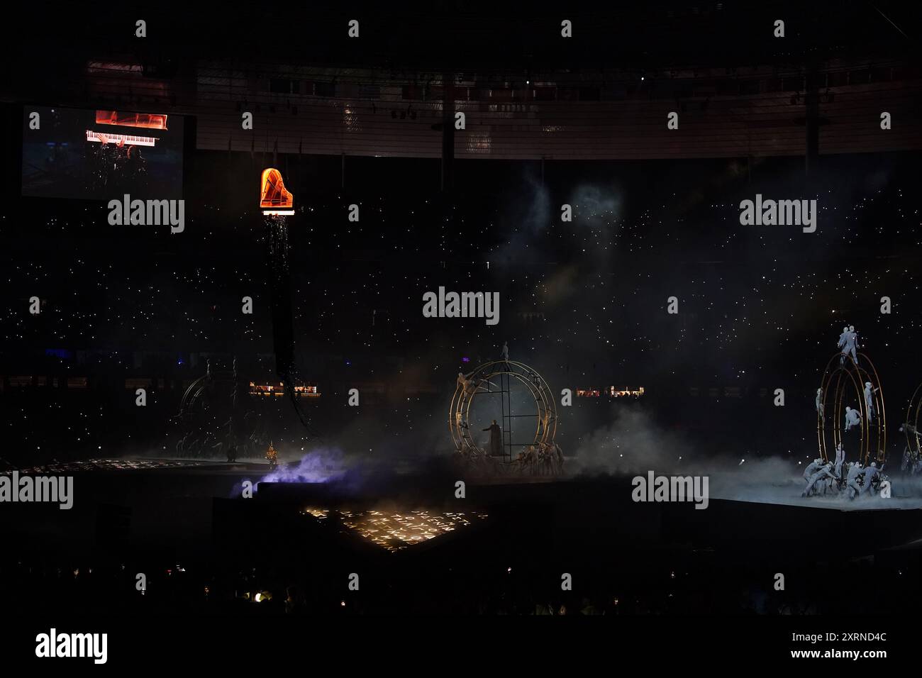 Le pianiste Alain Roche lors de la cérémonie de clôture des Jeux Olympiques de Paris 2024, au stade de France, Paris. Date de la photo : dimanche 11 août 2024. Banque D'Images