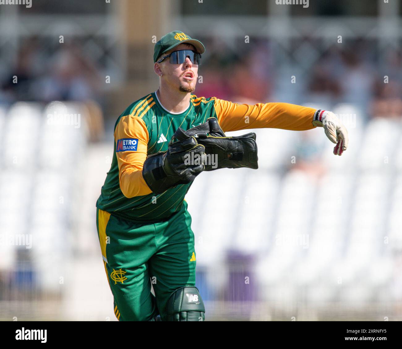 Tom MOORES de Nottingham Outlaws dirigeant les positions sur le terrain lors du match de la Royal London One-day Cup Nottinghamshire vs Essex à Trent Bridge, Nottingham, Royaume-Uni, 11 août 2024 (photo par Mark Dunn/News images) Banque D'Images