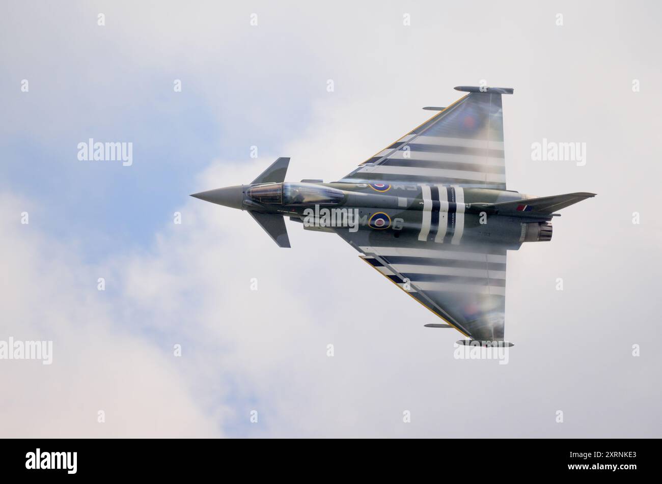 L'équipe de la Royal Air Force Typhoon Display en action au Royal International Air Tattoo 2024 Banque D'Images