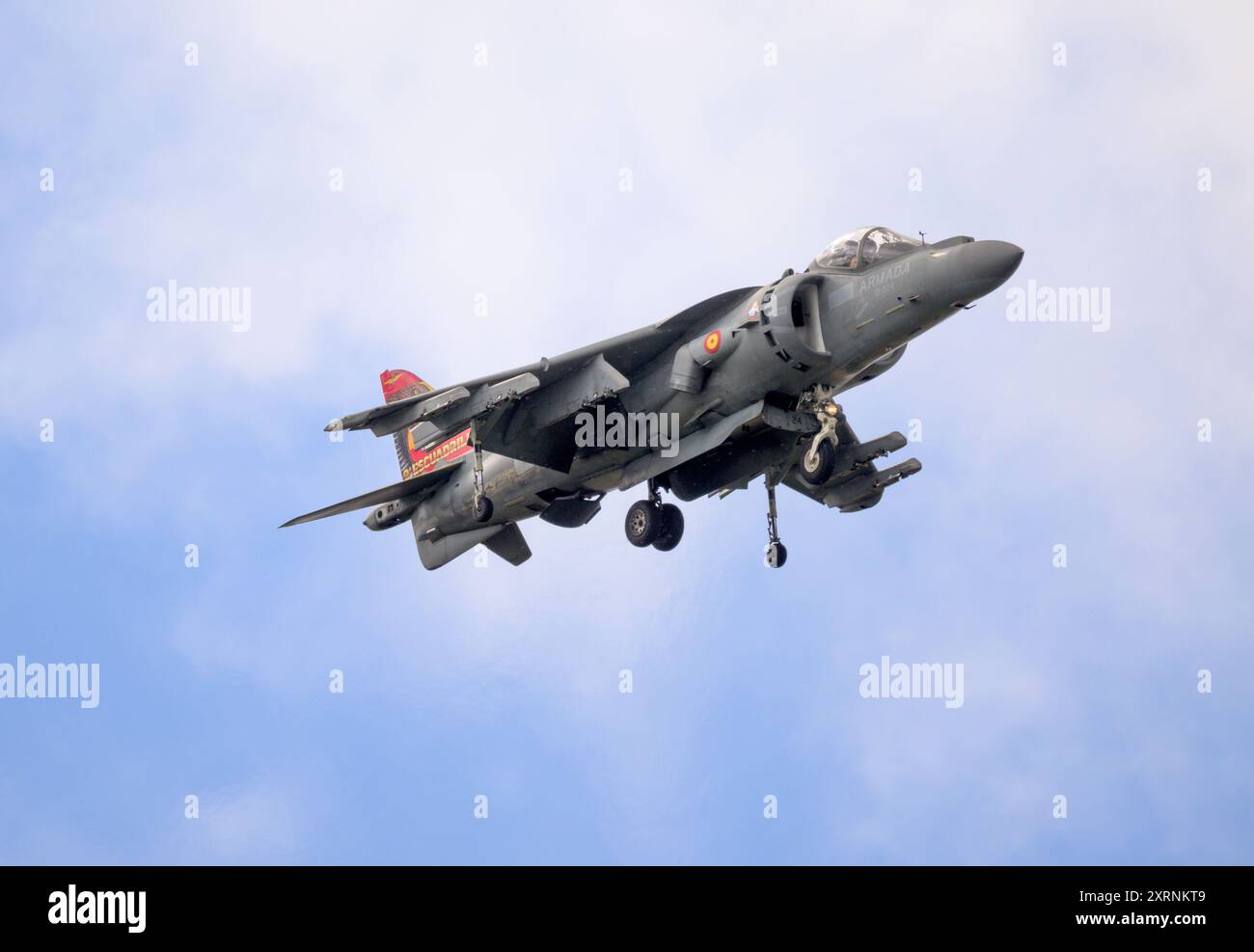 Marine espagnole McDonnell Douglas AV-8B Harrier II lors de l'exposition en vol au Royal International Air Tattoo 2024 Banque D'Images