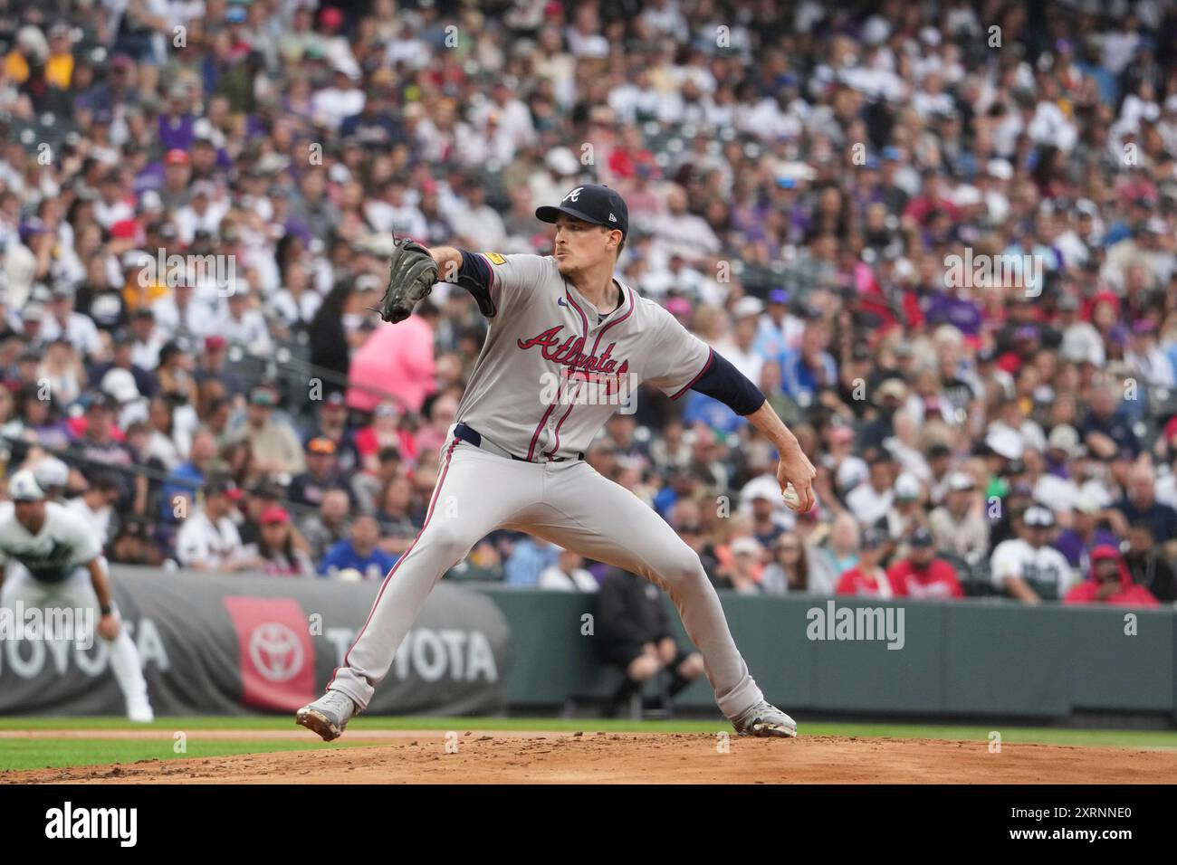 10 août 2024 : le lanceur Dakota Hudson (32 ans) lance le terrain pendant le match entre les Braves d'Atlanta et les Rockies du Colorado qui se tient à Coors Field. Banque D'Images