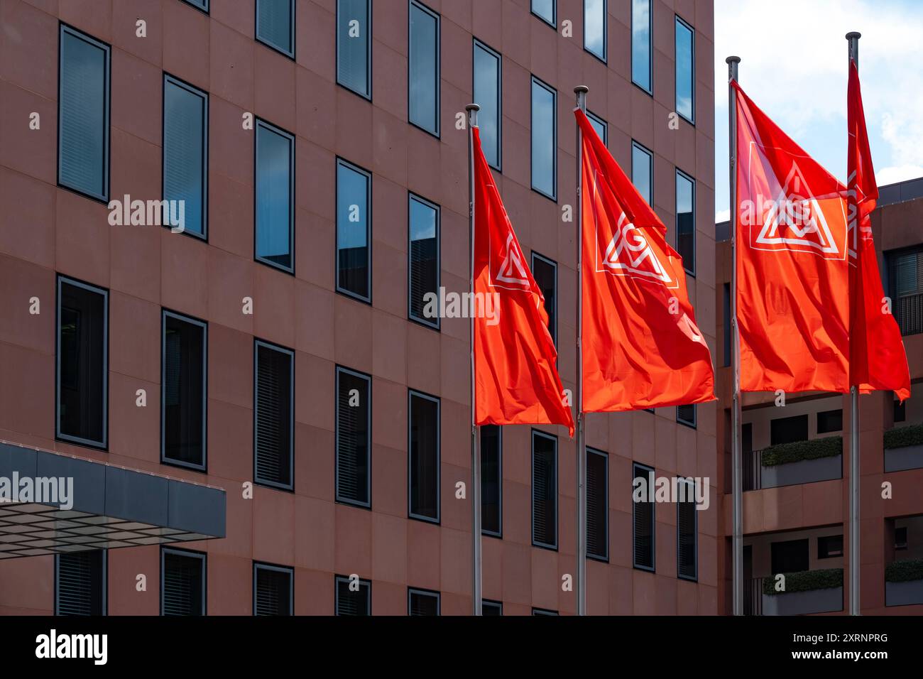 IGM signale le signe IG Metall, le syndicat allemand dominant des métallurgistes sur la construction, tenant le signe de soutien, le plus grand syndicat industriel d'Europe, Francfort - Banque D'Images