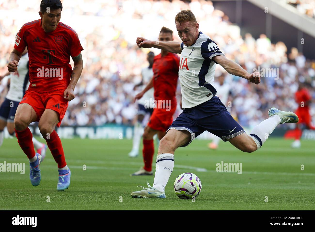 Londres, Royaume-Uni. 10 août 2024. Dejan Kulusevski, milieu de terrain de Tottenham Hotspur, tire pendant le match amical de pré-saison Tottenham Hotspur FC contre FC Bayern Munchen au Tottenham Hotspur Stadium, Londres, Angleterre, Royaume-Uni le 10 août 2024 Credit : Every second Media/Alamy Live News Banque D'Images