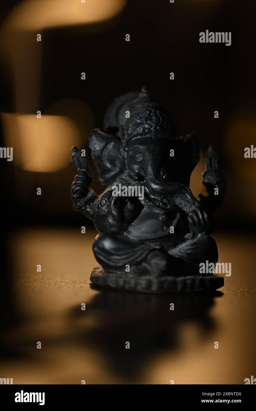Black Ganesha Statue - Dieu à tête d'éléphant Banque D'Images