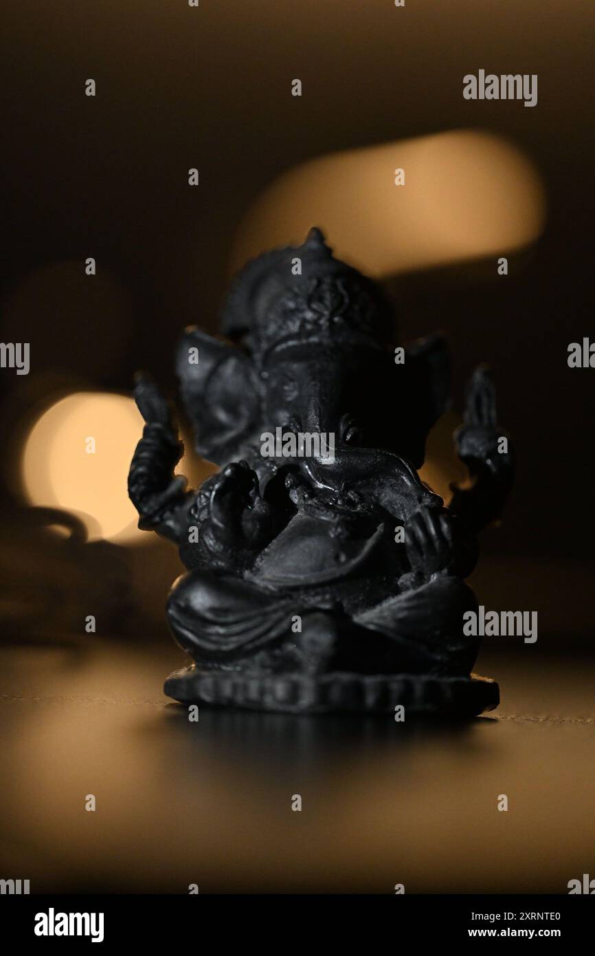 Black Ganesha Statue - Dieu à tête d'éléphant Banque D'Images