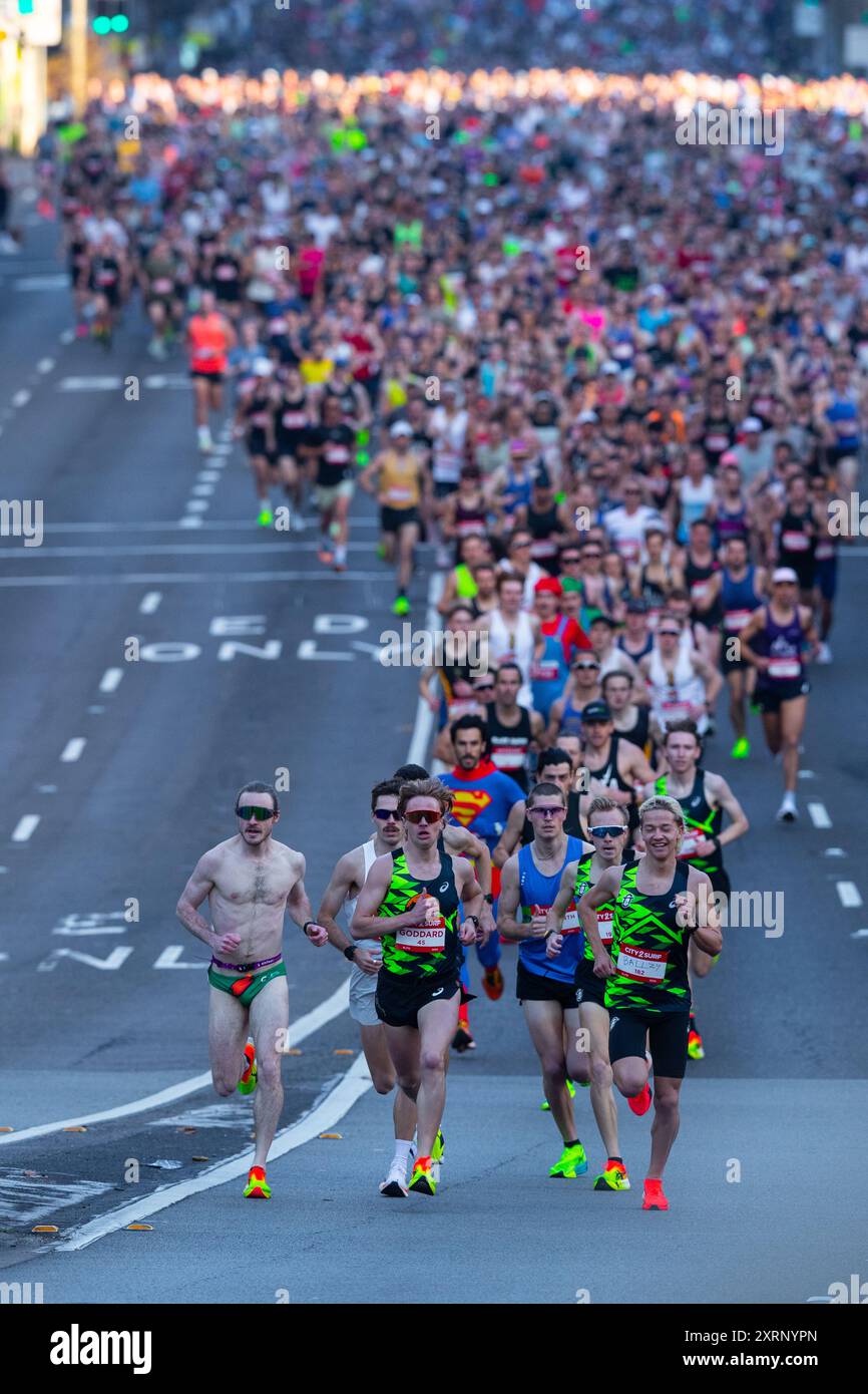 Sydney, Australie, 11 août 2024. Le marathon public annuel « City 2 Surf ». Photo : coureurs d'élite en tête de course. Banque D'Images