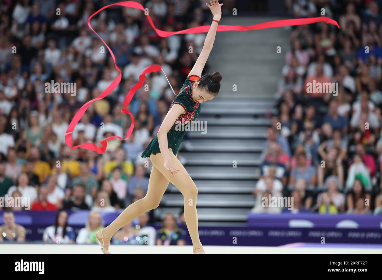 **CHINE CONTINENTALE, HONG KONG, MACAO ET TAIWAN SORTENT** la gymnaste rythmique chinoise Wang Zilu termine la 7e place de la finale individuelle de gymnastique rythmique des Jeux Olympiques de Paris, le 9 août 2024. (Photo par Imaginechina/Sipa USA) crédit : Sipa US/Alamy Live News Banque D'Images