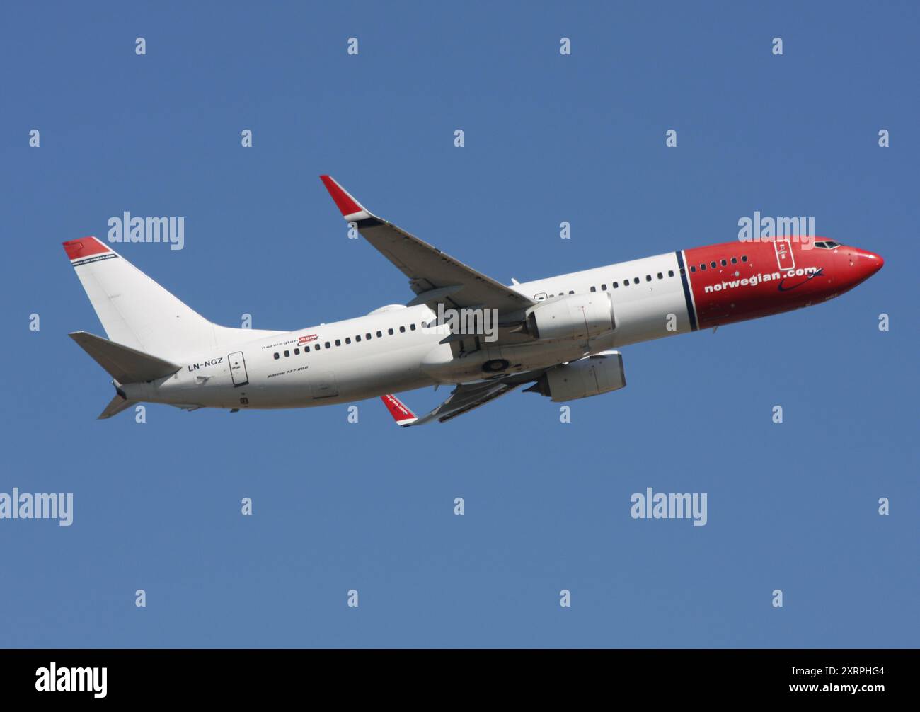 Un Boeing 737-800 de Norvégien quitte l'aéroport de Londres Gatwick Banque D'Images