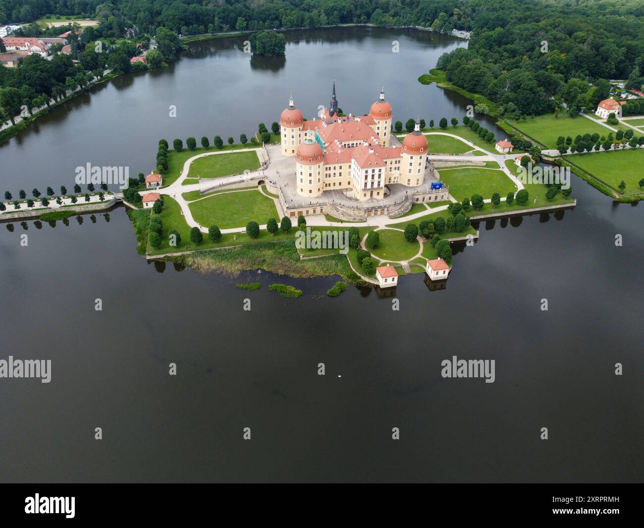 Vue aérienne du château de Moritzburg avec étang du château, près de Dresde en Saxe Banque D'Images