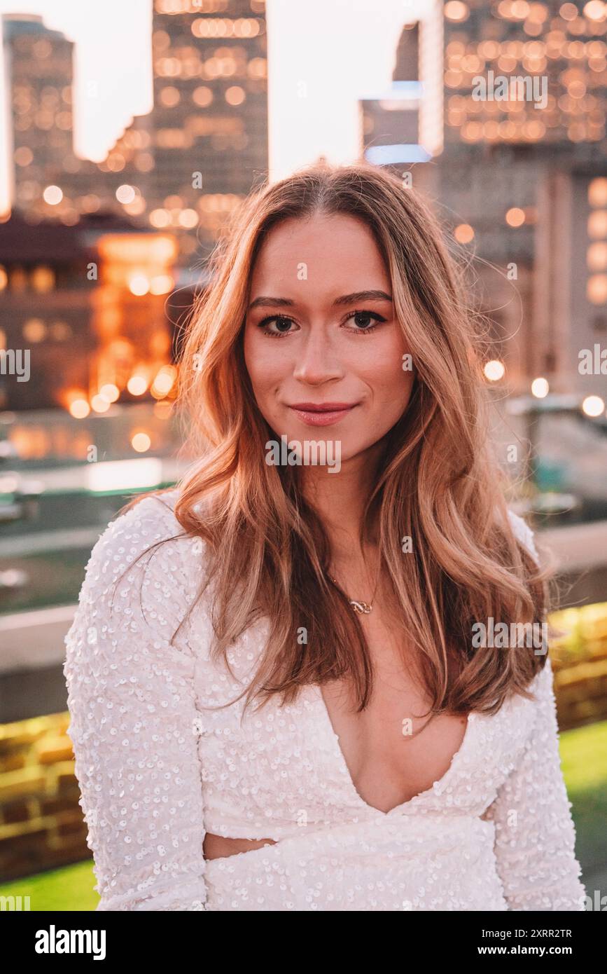 Portraits de remise des diplômes universitaires sur le toit du centre-ville Banque D'Images