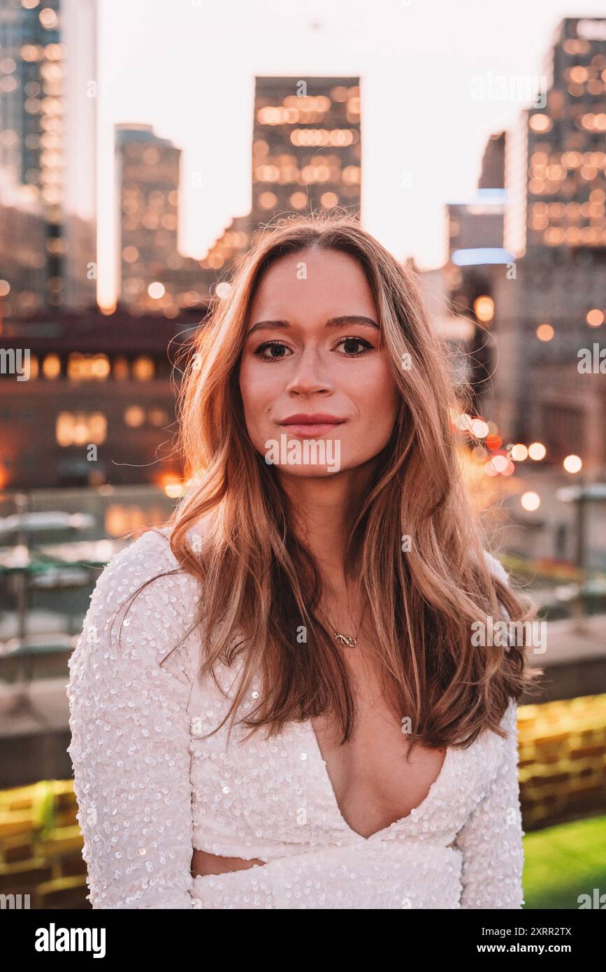 Portraits de remise des diplômes universitaires sur le toit du centre-ville Banque D'Images