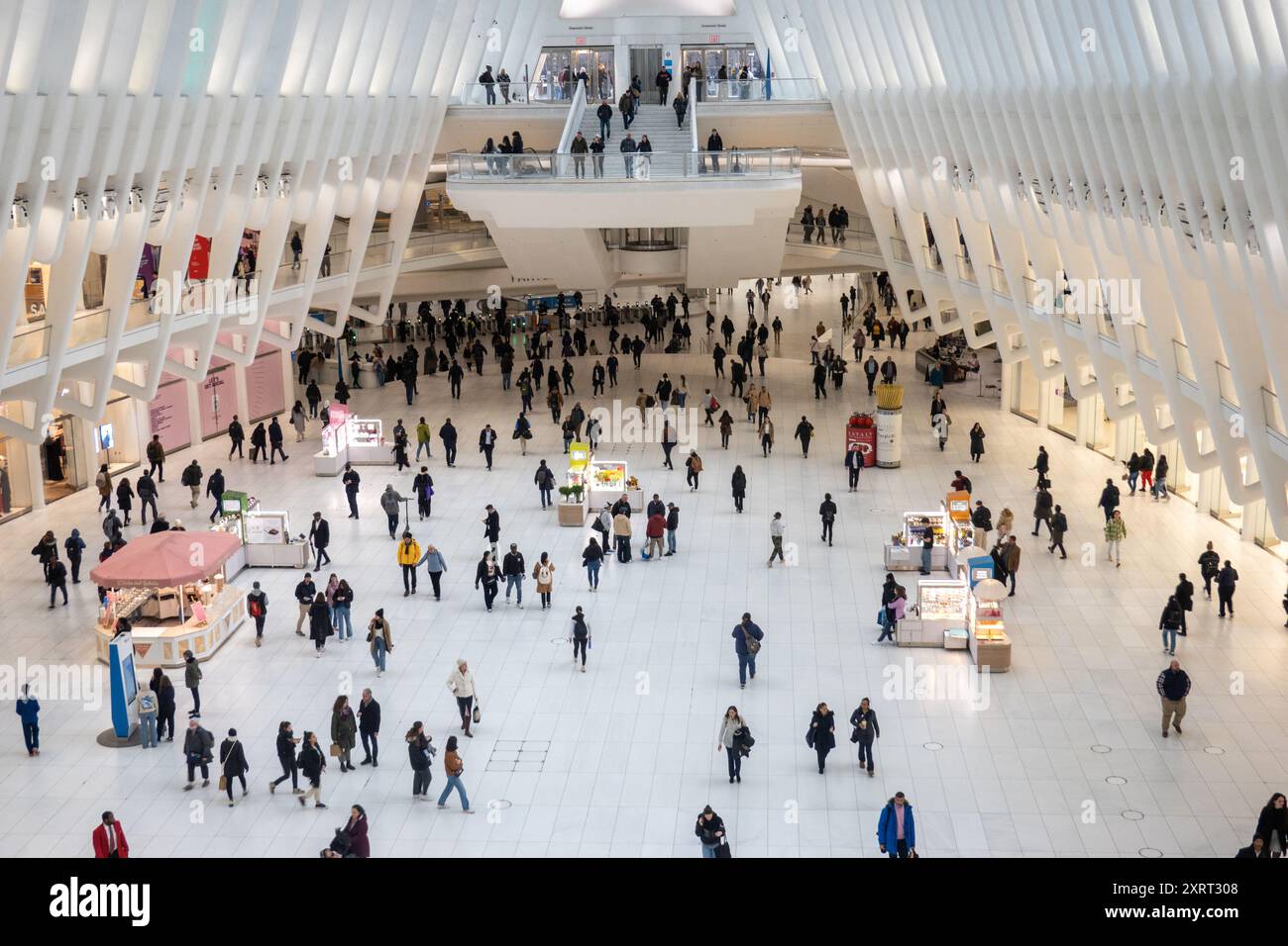 Westfield World Trade Center Mall dans l'oculus au centre-ville de Manhattan Banque D'Images