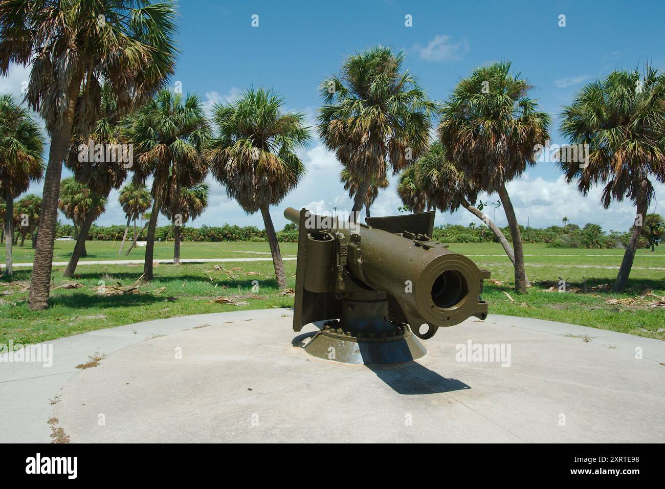 Vieux canons militaires historiques et mortiers au Fort DeSoto Park en Floride. Artillerie de canons de protection côtière. Protéger Tampa Bay des autres. Banque D'Images