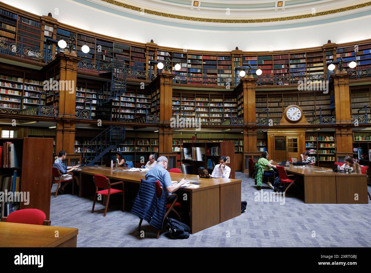 Vue générale (GV) de la salle de lecture Picton à l'intérieur de la bibliothèque centrale et du bureau d'enregistrement de Liverpool, en Grande-Bretagne. Image prise le 5 août 2024. © Banque D'Images