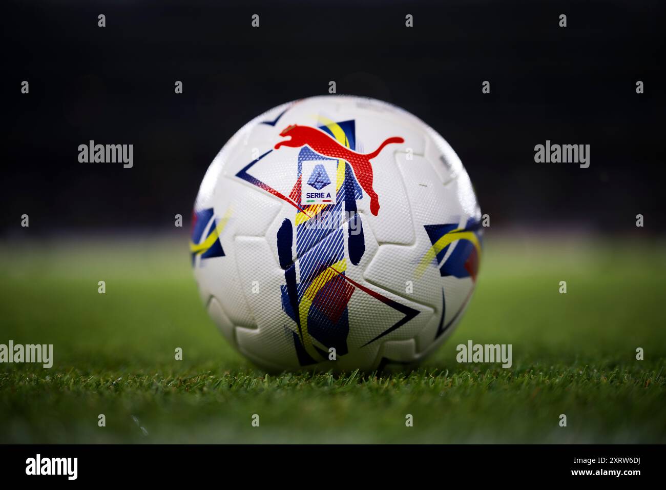 Turin, Italie. 11 août 2024. Le ballon de match officiel de Serie A Puma 'Orbita' est vu avant le match de football Coppa Italia entre Torino FC et Cosenza Calcio. Crédit : Nicolò Campo/Alamy Live News Banque D'Images