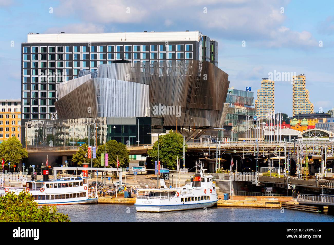 Vue magnifique sur le lac Mälaren et le Stockholm Waterfront Congress Centre dans le centre-ville de Stockholm, Suède. Banque D'Images