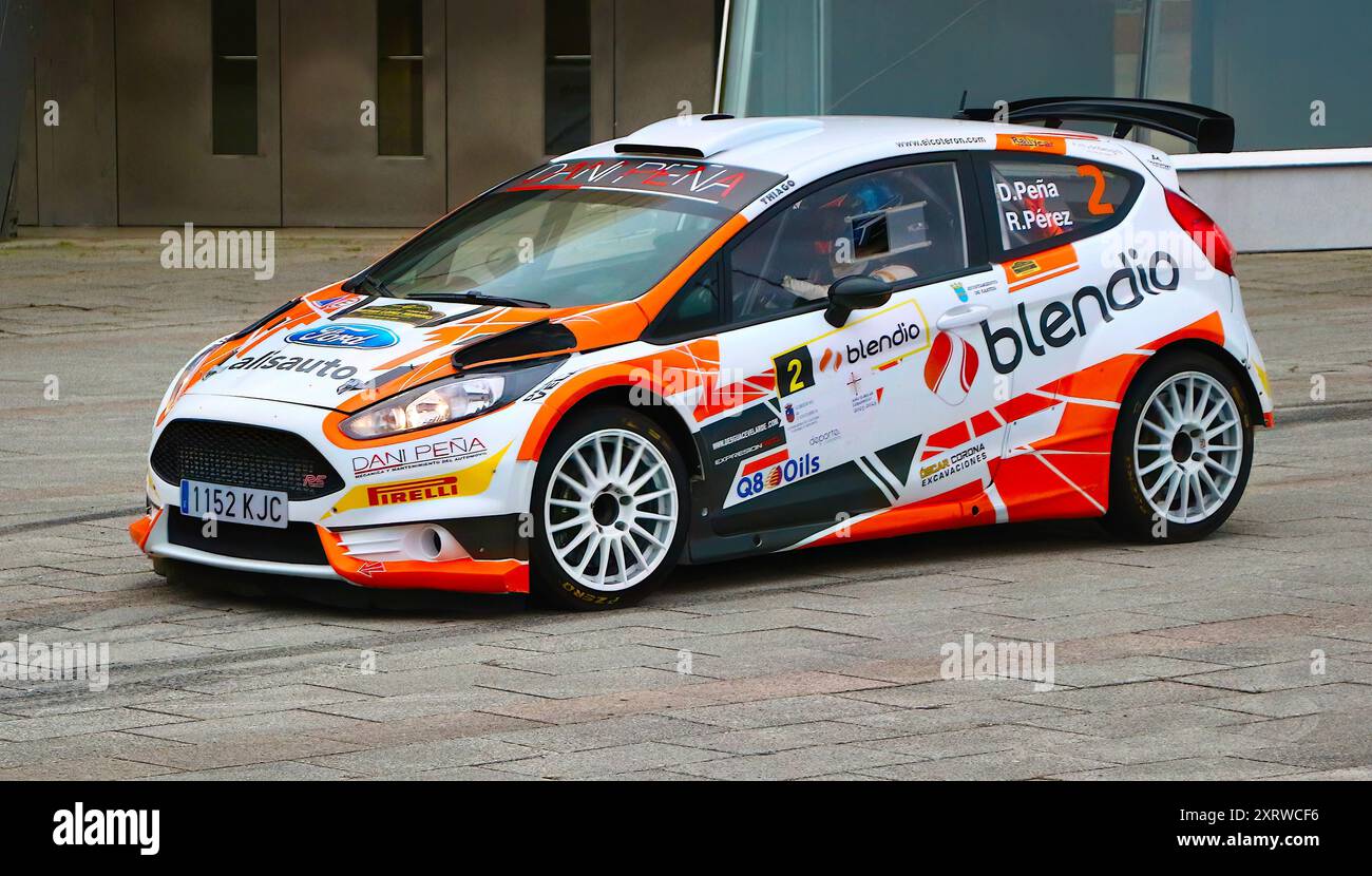 Daniel Peña Diego au volant d'une Ford Fiesta R5 de rallye participant au 17ème Cristian Lopez Rally Palacio de Deportes Santander Espagne Banque D'Images