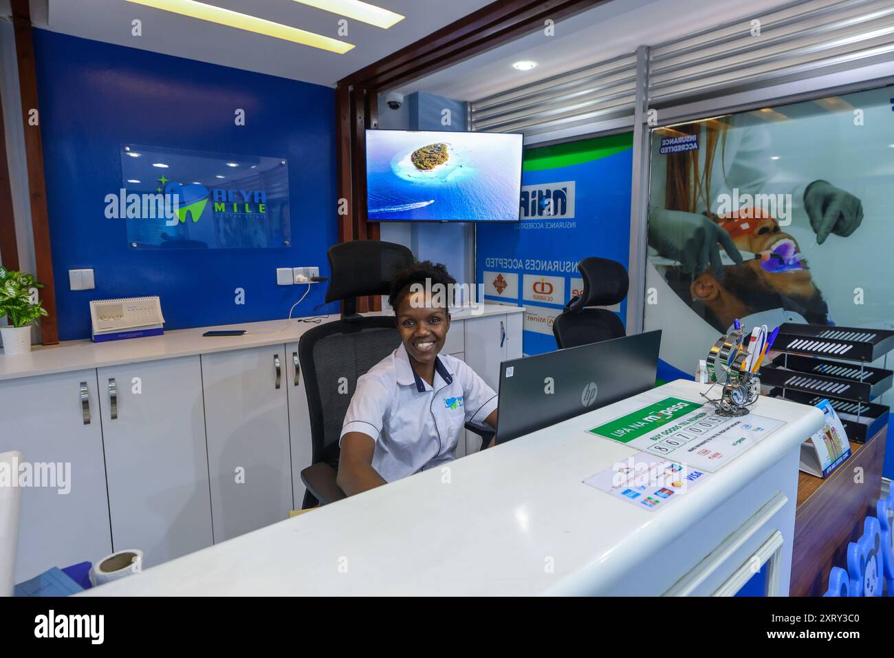 Accueil d'une clinique dentaire à Nairobi, le 27 février 2024. Banque D'Images