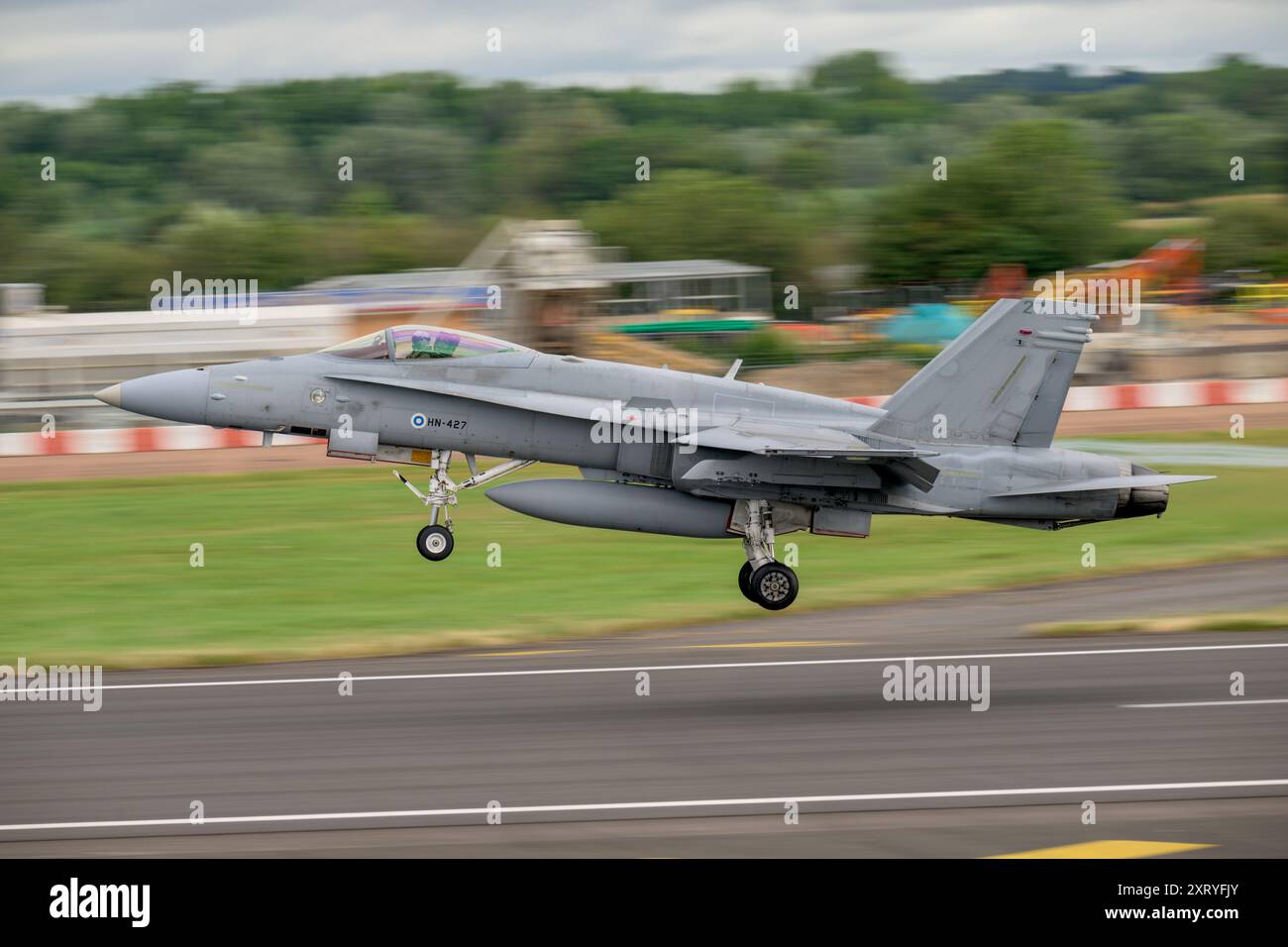McDonnell Douglas F-18 Hornet de l'armée de l'air finlandaise partant le jour des départs au Royal International Air Tattoo Banque D'Images