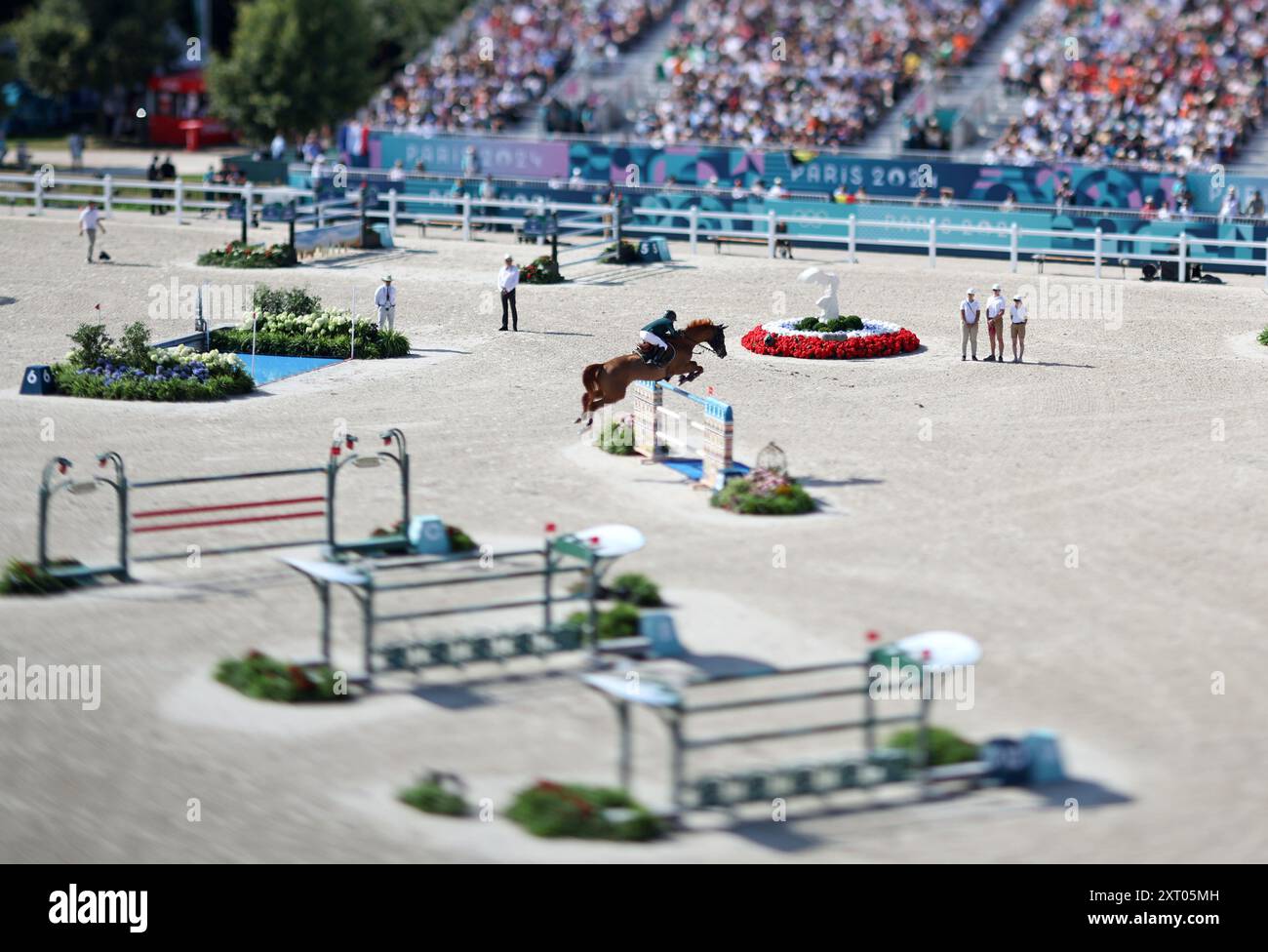 VERSAILLES, FRANCE - AOÛT 06 : (NOTE DE LA RÉDACTION : image prise avec un objectif à inclinaison décalée.) AL DUHAMI Ramzy avec VENTAGO de l'équipe Saui Arabia participe à la finale individuelle de saut le onzième jour des Jeux Olympiques de Paris 2024 au Château de Versailles le 06 août 2024 à Versailles, France. Springreiten Einzel finale Olympische Sommer Spiele à Paris 2024 Jeux Olympiques d'été à Paris 2024 Copyright par : Sampics photographie Bierbaumstrasse 6 81243 München TÉL. : ++49/89/82908620 , FAX : ++49/89/82908621 , E-mail : sampics@t-online.de Bankverbindung : Hydroueinsbank München Konto : 1640175229 , Banque D'Images