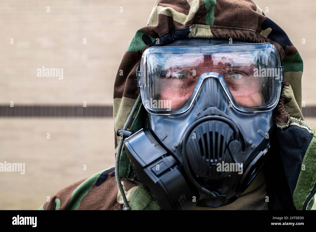 Les aviateurs de la 121e Escadre de ravitaillement aérien mènent des activités chimiques, biologiques, radiologiques et nucléaires, ou CBRN, entraînement à la base de la Garde nationale aérienne de Rickenbacker, Ohio, le 11 août 2024. La formation de remise à niveau est effectuée pour préparer un exercice à venir et maintenir les compétences. (Photo de la Garde nationale aérienne des États-Unis par le sergent-maître Ralph Branson) Banque D'Images