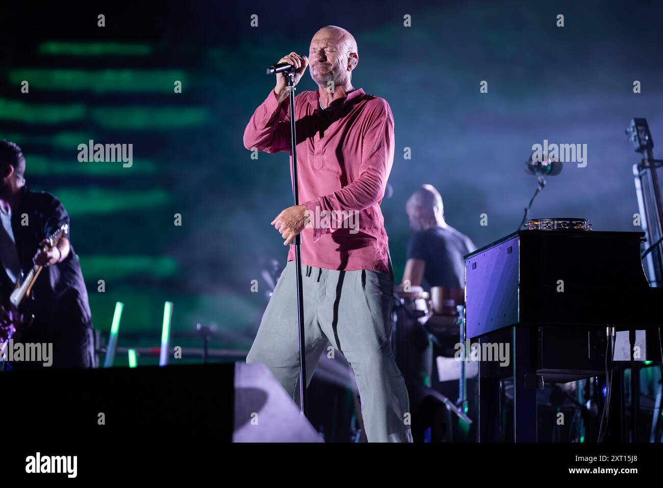 Pompéi, Italie. 18 juillet 2024. Biagio Antonacci se produit en concert à l'Anfiteatro degli Scavi pour la tournée 'Funziona solo se stiamo insieme' de 2024 à Pompéi. Crédit : SOPA images Limited/Alamy Live News Banque D'Images