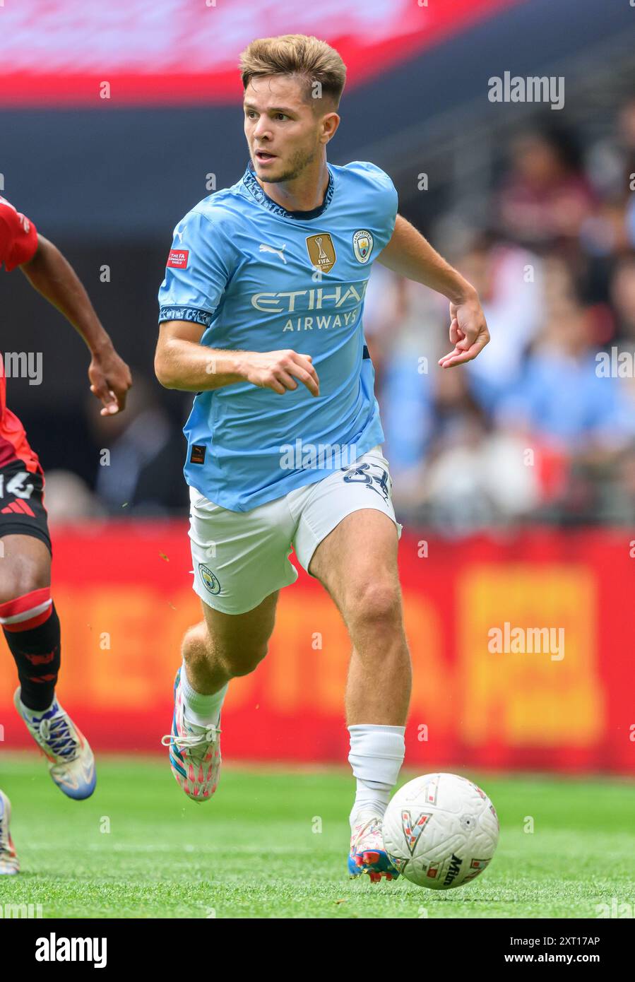 10 août 2024 - Manchester City v Manchester United - Community Shield - Wembley Stadium. James McAtee de Manchester City en action. Image : Mark pain / Alamy Live News Banque D'Images