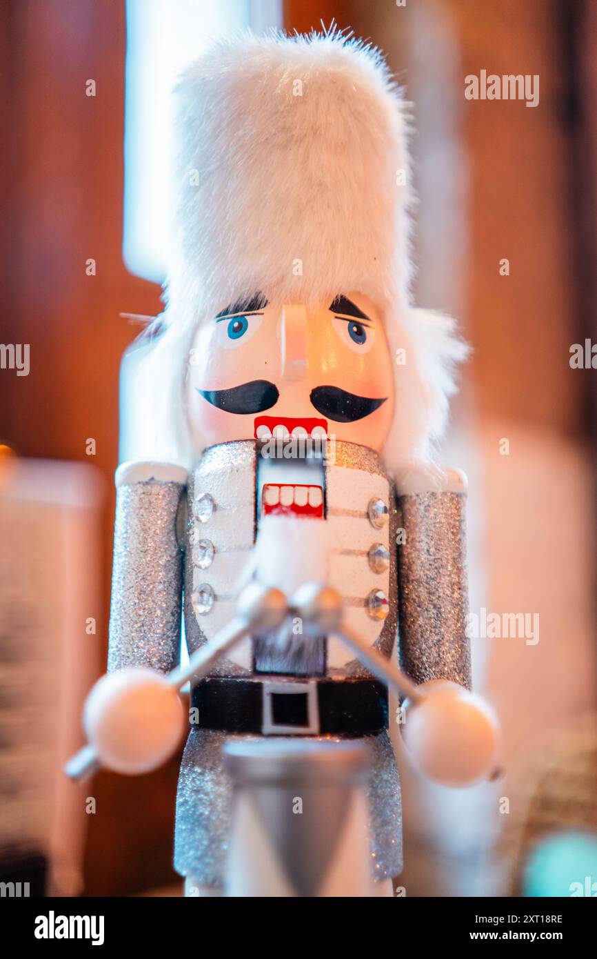 Soldat casse-noisette avec tête en peau de bœuf blanche Banque D'Images