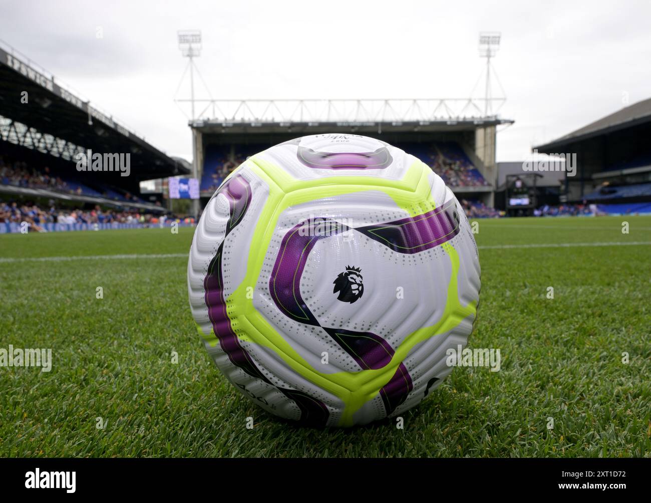 Ballon de match officiel de la saison 2024/25 de premier League, The Nike Flight Aerowsculpt - Ipswich Town v OGC Nice, pré-saison Friendly, Portman Road, Ipswich, Royaume-Uni - 10 août 2024 Banque D'Images
