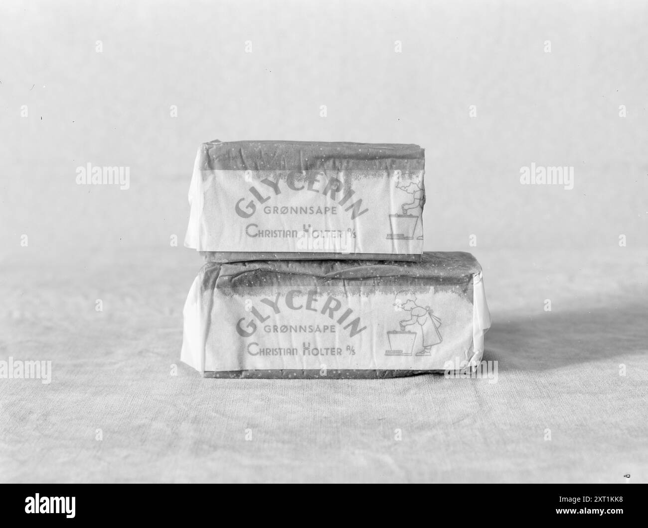 Réel 1951 : je n'ai pas d'argent. Sur la base des prix dits moyens, l’économiste social Kjell Holler donne ici un aperçu de l’augmentation des prix et des salaires au cours de l’année écoulée. Savon vert glycérine. Photo : Sverre A. Børretzen / Aktuell / NTB ***la photo n'est pas traitée*** le texte de cette image est traduit automatiquement le texte de cette image est traduit automatiquement Banque D'Images