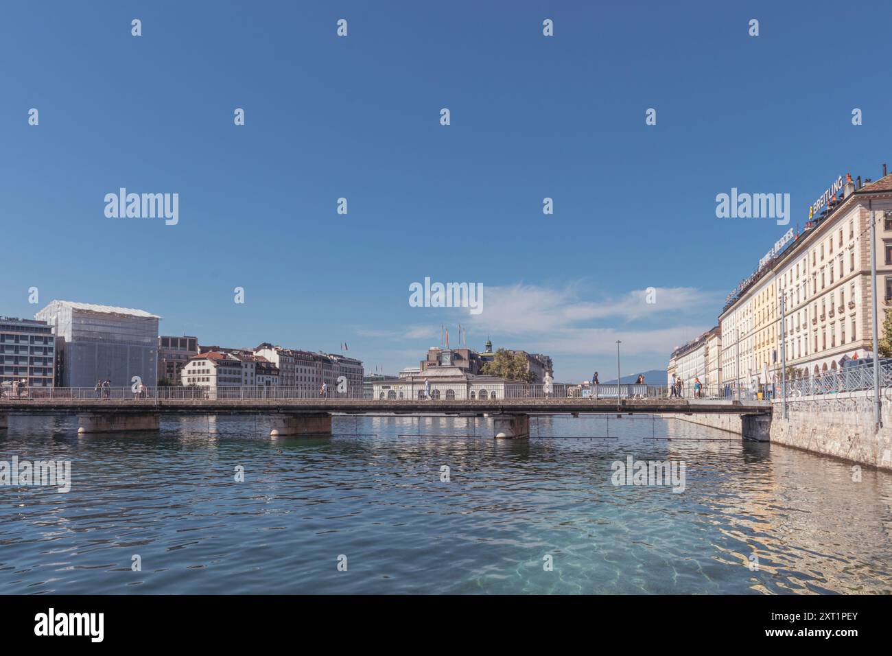 Geneve, Swizterland, 09.02.2023 : vue en haut angle du pont Bergues dans la partie historique de Genève Banque D'Images