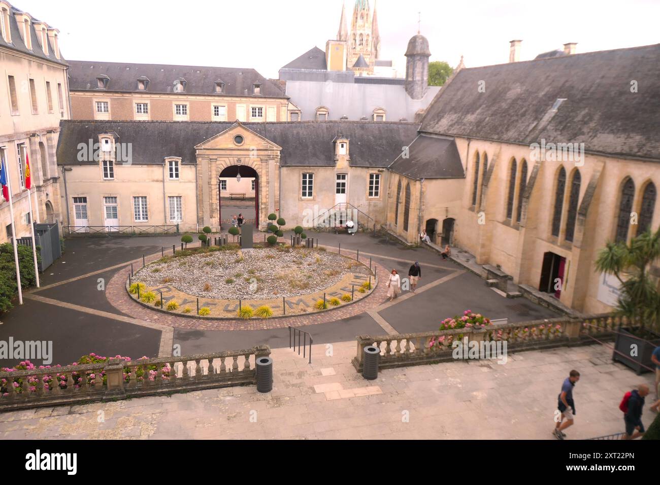 Tapisserie Bayeux France Normandie William the Conquer tapisserie Angleterre Anglais Roi Harold bataille musée bâtiments en pierre temps chaud ensoleillé français Banque D'Images