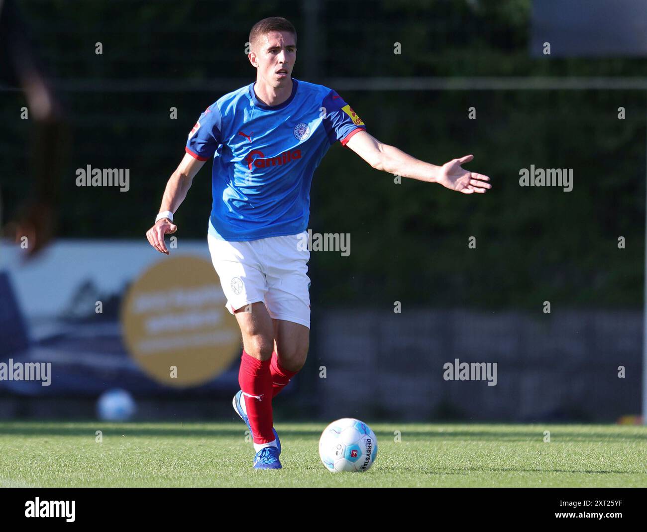 Kiel, Deutschland. 10 août 2024. firo : 10.08.2024, Football, 1.Bundesliga match amical Holstein Kiel - AS. Etienne 2:3 Marko Ivezic de Holstein Kiel joue le ballon action individuelle crédit : dpa/Alamy Live News Banque D'Images